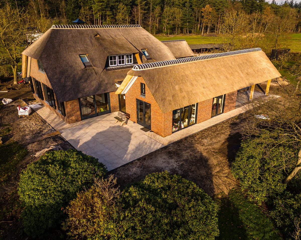 Rietgedekte boerderij, gerenoveerd met behoud van karakter